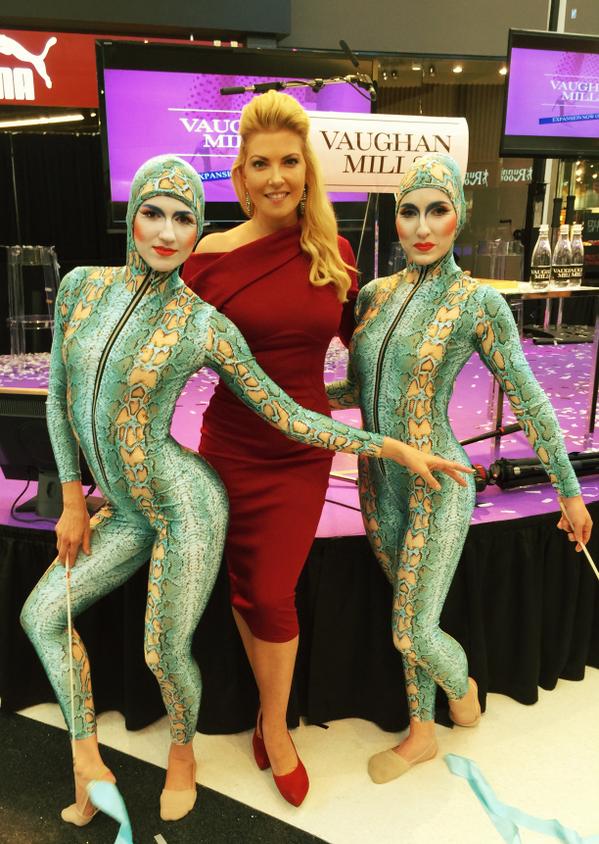 ZGCircus's tweet photo. Loved hanging out with @CherylHickeyETC at @vaughan_mills. #VMexpands2014 #ZGCircus http://t.co/9AHAsyqSC3
