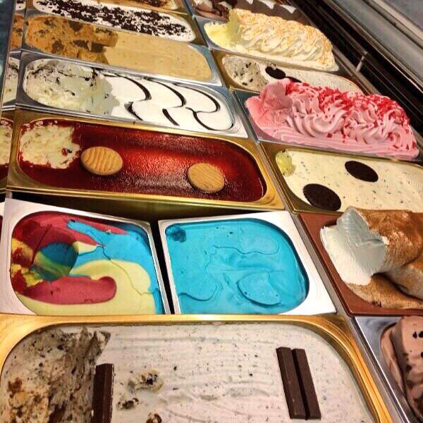 capitanfood's tweet photo. ¿No te decides que cenar? En Capitán Food seguro que lo encuentras 🍦🍨🍸🍹🍟🍔 http://t.co/UNEc90VrNi