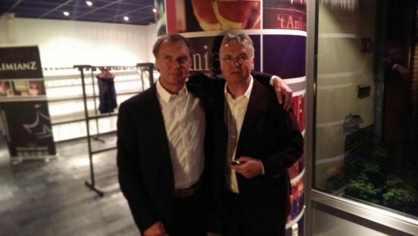 Guus Hiddink in LimianZ:Onder het genot van een heerlijk diner bij ons in LimianZ viert Guus Hiddink zijn aanblijven.