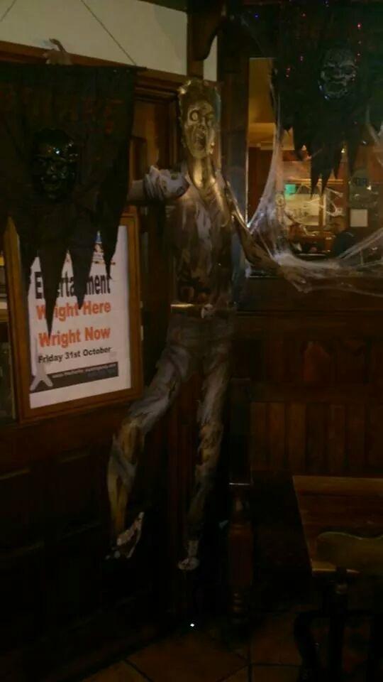 TheCornwallPub's tweet photo. {{Fri/31@8pm}}}
#BumpingTunes #QuestionableDancing #TheBestAtmosphereinStrangetown #LiveMusic "WrightHereWrightNow".. http://t.co/3V748kk05p