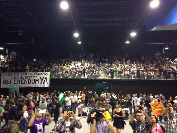 larahache's tweet photo. Así está el auditorio en Oviedo. A punto de comenzar el acto central del foro social. Y sigue entrando gente... http://t.co/DcuLafB0mF