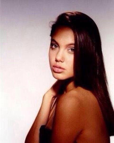 alyshaveerle's tweet photo. “@PostBadClothes_: Angelina Jolie during her teen years was beautiful 😍💥 http://t.co/qUKha1P0Ti”
