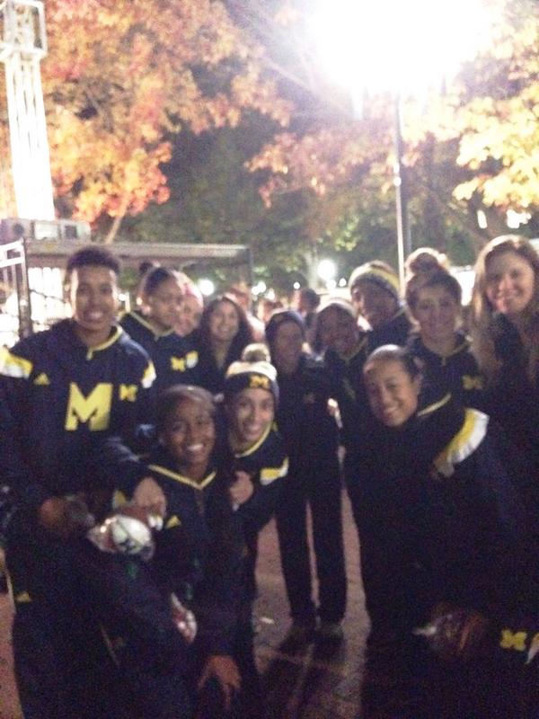 Enjoying some <a href="/MaizeNightMad/">Maize Night Madness</a> #StandByBlue #goblue