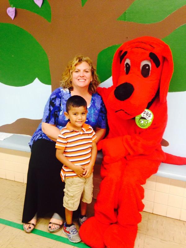 LucyREADPKPrin's tweet photo. Clifford visits Lucy Read! #AISDproud #LucyRead http://t.co/ZeQAg4xEFr