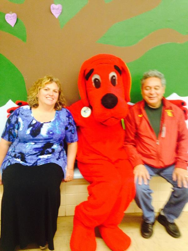 LucyREADPKPrin's tweet photo. Clifford visits Lucy Read! #AISDproud #LucyRead http://t.co/ZeQAg4xEFr
