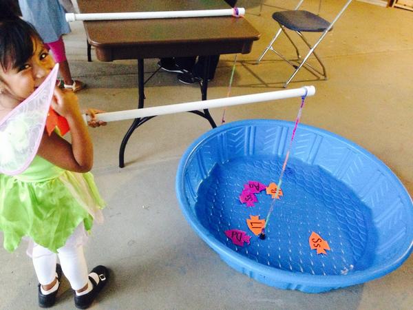 LucyREADPKPrin's tweet photo. Fishing for letters! #AISDproud #LucyRead http://t.co/tLTwonnRhN