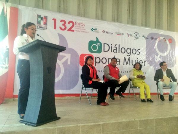 JTEdomex's tweet photo. "Hacer valer la ley p/ q la mujer participe activamente en vida política de Mx." Monserrath Mejía d @JT_SanFelipe_P http://t.co/8QwZw5aI8F