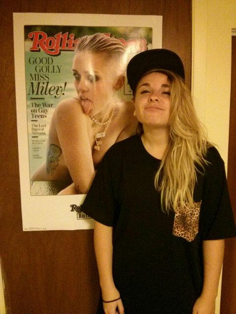 MedicatedMouse's tweet photo. Throw back thursday to when I had long hair. :'( miss it too much. http://t.co/Ii0tCXkCwi