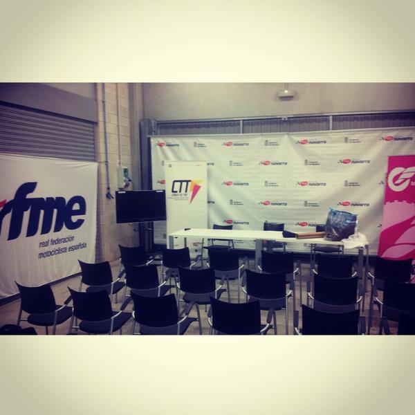 CoachToTop's tweet photo. Todo preparado para campus femeino de motociclismo.
@abelmas17 responsable de la prep. Física y nutrición. http://t.co/TYpaT3AWEt