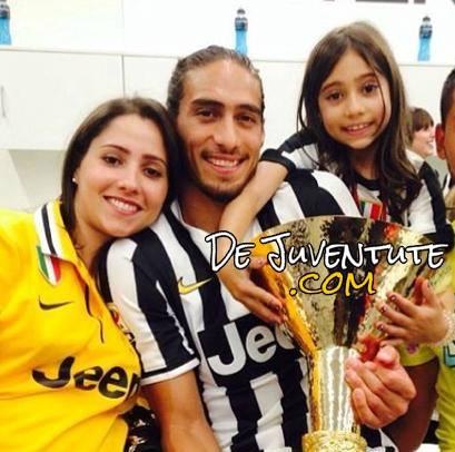 deJuventute's tweet photo. Juventus è famiglia: la vita in bianconero di Martin Caceres - http://t.co/eq9vAktaGL http://t.co/riBgBHzyrz