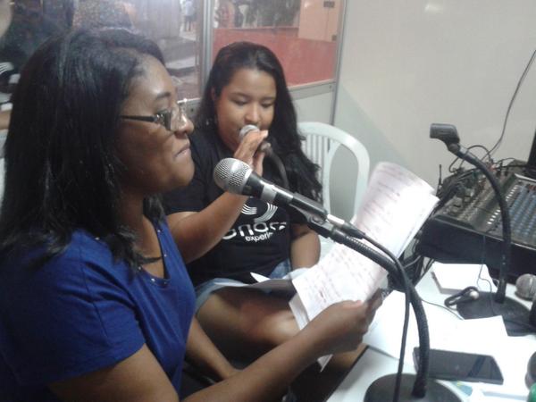 radio_sonora's tweet photo. Está no ar o programa mais romântico da Sonora: No Ritmo do Coração. Mande o seu recadinho para a pessoa amada. http://t.co/DJXkhag4q4