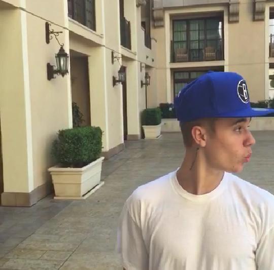 biebstanding tweet picture