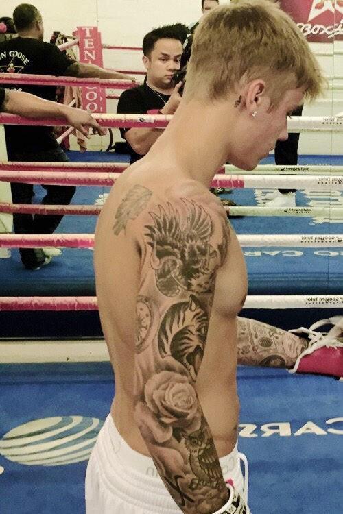 biebstanding tweet picture