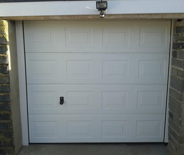 UpOverGarage's tweet image. #Hormann S-panelled sectional #garagedoor fitted in #Southampton plus.google.com/u/0/1143186071… #garagedoorrepairshampshire