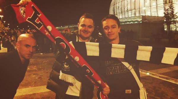 flavien59120's tweet photo. J'ai acheté une écharpe du Losc cette aprem pour l'échanger avec un supporter Anglais, fait ✅ #LOSCEFC #Thanks http://t.co/D2WnawSHFI