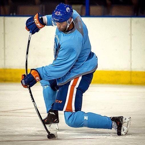 hockeymotto's tweet photo. When she asks you to flex http://t.co/N7tGz3PVGs