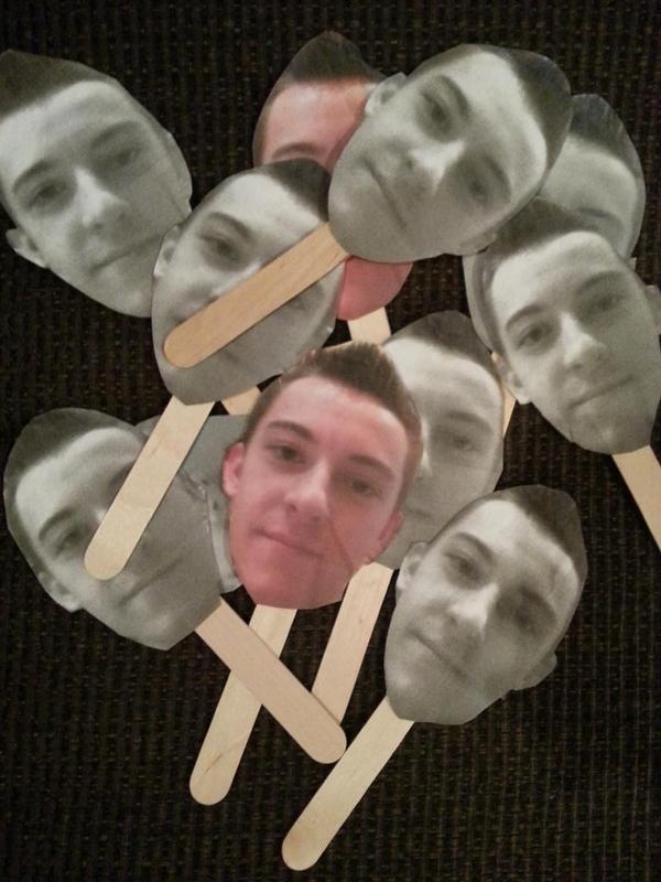 stampego's tweet photo. If u want a stamp sign, find  @stevemurph00 or @tophgenie, prices are 50cents for a small gray 1 and $1 for colored 1 http://t.co/pXp9WBejKR