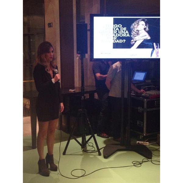 thecomcorner's tweet photo. En la presentación de las nuevas planchas y secadores @ghdspain con la guapísima #BlancaSuárez #ghd #ghdaura http://t.co/KJv4GxeFiL