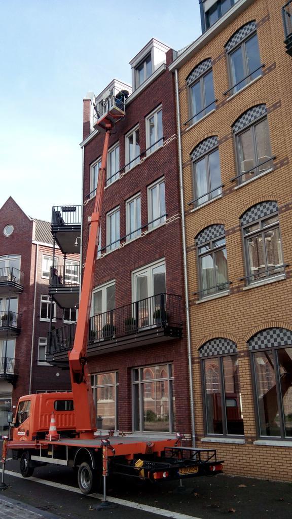 SunShadowDesign's tweet photo. Vandaag 9 stuks @RENSONMarketing #fixscreens gemonteerd met #somfy afstandbediening. Strak resultaat.tevreden klant! http://t.co/I90ap5xMmG