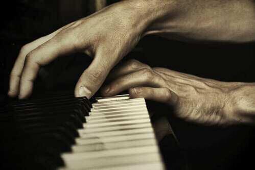 FPozo_SC's tweet photo. Por favor , vamos a valorar un poco más a los compositores . Es tan difícil componer #CreadoresDeMagia http://t.co/sBdROr4qhX