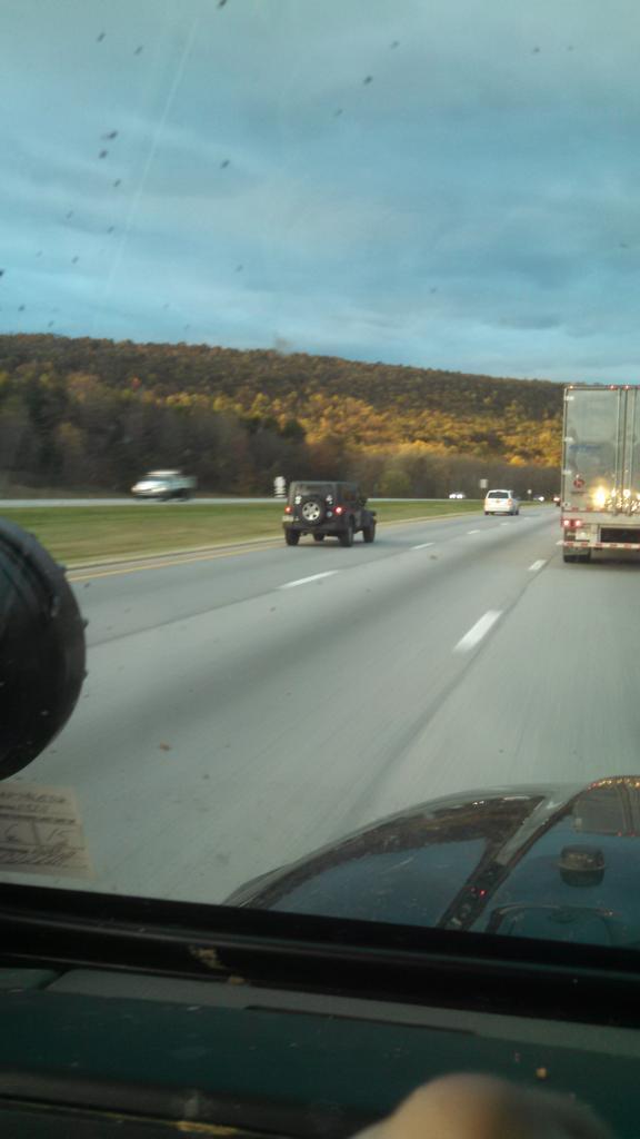 AllenF728's tweet photo. #didntwave #jeepfail http://t.co/yU14b4UVx0