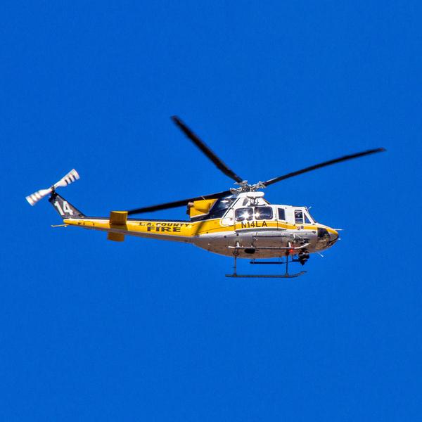 4perf35's tweet photo. .@LACoFireAirOps - #Copt14 #Bell #412EP flies over #SantaClarita this afternoon after assisting w/Cherry Canyon fire. http://t.co/UwUkGZtA6h
