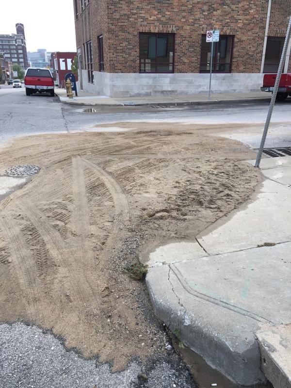 jcampbell_kcmo's tweet photo. @KCMO311 not sure what all this sand is doing at 18th &amp; Wyandotte, hate for it to get washed into the sewer drain. http://t.co/NqUOjSCTSl