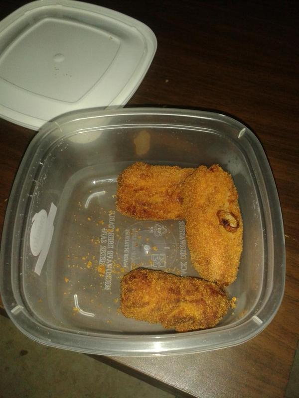 saritadr69's tweet photo. Como estan entrando las croquetas de la madre de @DuranBy y gracias al canijo @ViTTo88  q me las a traio!#ricorico :) http://t.co/RpXXqOaUYY