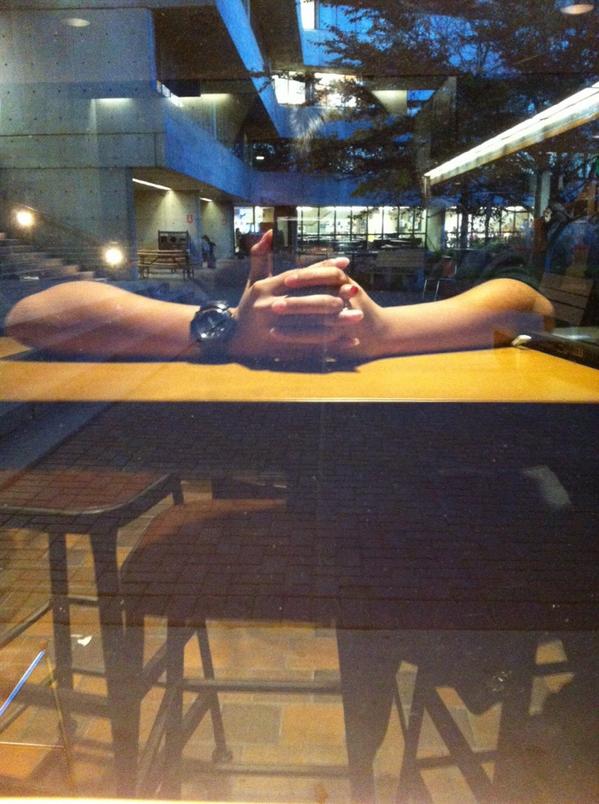 UTSCShutterbugs's tweet image. How to photograph a reflection: it's all in the aperture, Shutterbugs! Focus on the reflective surface. #UTSCSB #tip