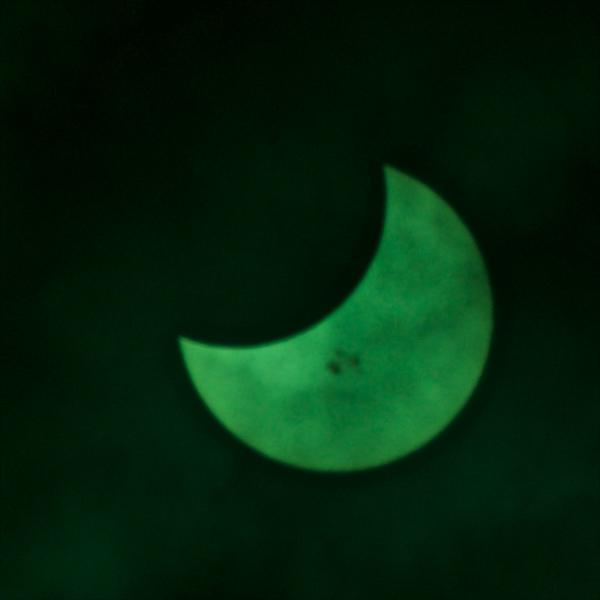 AirDaveYPK's tweet photo. #solareclipse from Pitt Meadows Airport shot through welding glass @JWagstaffe http://t.co/DhB2tgTjav