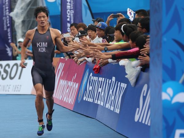 "트라이애슬론 편" 수영, 사이클, 마라톤 3종목으로 치러지는 극한의 레이스! 
철인3종 경기로 잘 알려진 트라이애슬론! 함께 보러가실게임! me2.do/F6BddEWz #인천아시안게임