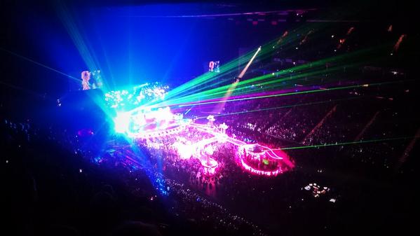 TMP_90's tweet photo. @ladygaga at the O2 was beyond amazing!!! Even took my @Selfiepod to get some photos.  #artRAVELondon @kellie_poole http://t.co/3bjCfbwmKw