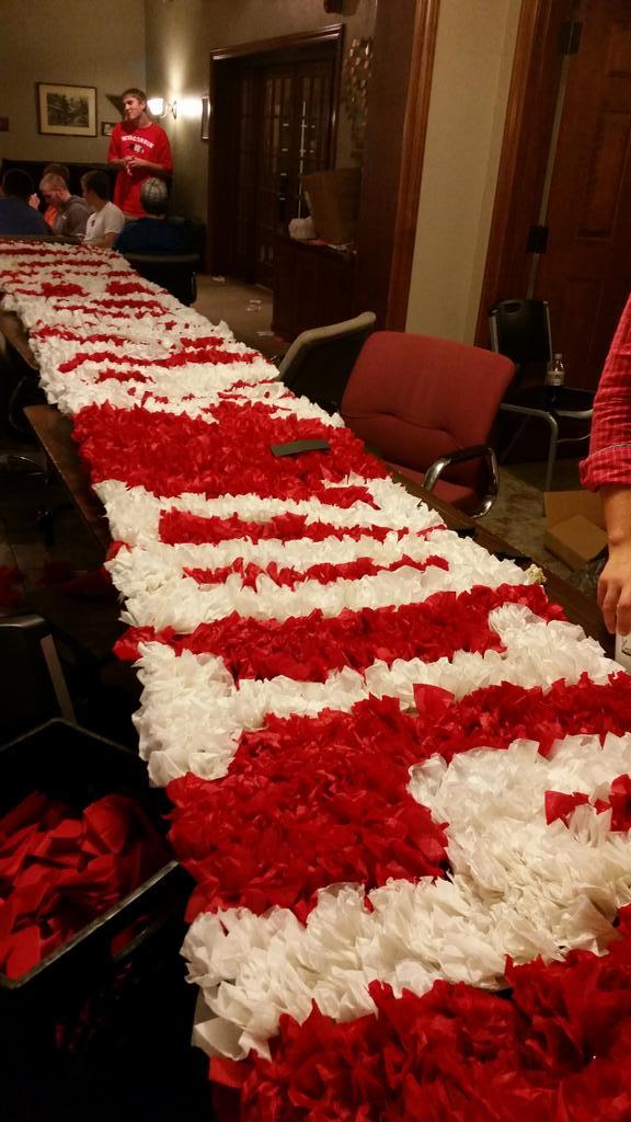 @WisconsinDelts <a href="/WiscLodge/">The Lodge</a> <a href="/EtaKKG/">Kappa Kappa Gamma</a> Assembling the #uwhc float! #greekteam1