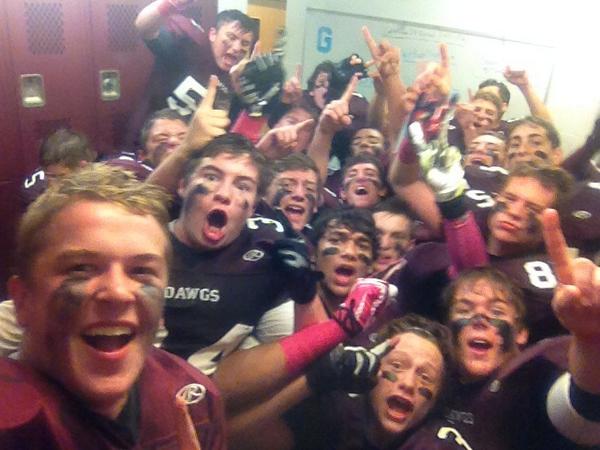 cfischer_44's tweet photo. 28-6 over Hudsonville! Undefeated in the OK Red! #WeBack #RanTheRed http://t.co/OrMbTQ2NlE