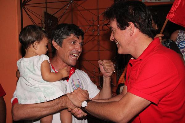 RobinsonFaria's tweet photo. [A] "Nossa candidatura representa a vontade das pessoas. Eu escutei muito: não desista Robinson" #55neles http://t.co/BTv3DN6DFB