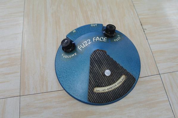 stomplabs's tweet photo. Vintage Fuzz Face in for repair. After some reconstructive surgery we were able to save it...was a good day ~['.']~ http://t.co/osXuelrLRJ