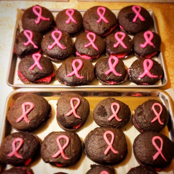Jenna_Scott_7's tweet photo. Baked goodies for pink in the rink! #dummybc http://t.co/Y2DnVFYHGl