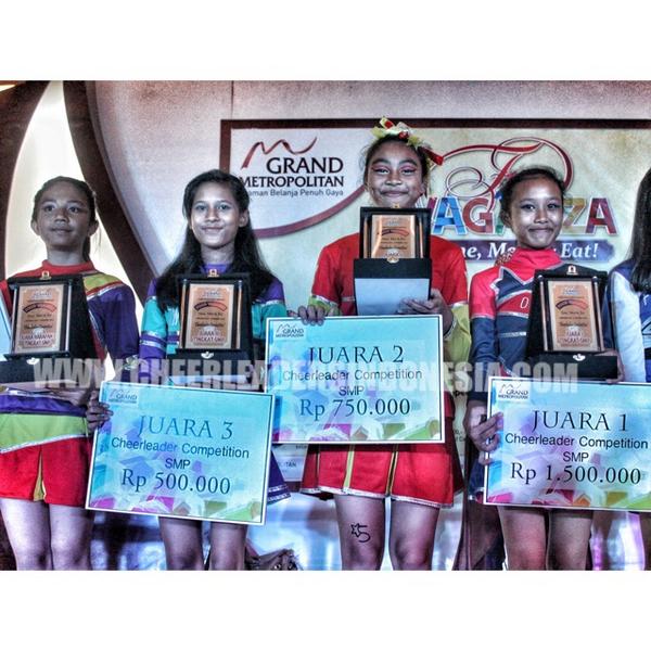 Juara Tingkat SMP <a href="/GrandMetMall/">Grand Metropolitan</a> 19 okt14:
1:<a href="/OteightCheers/">Oτеιghτ Chееrlеαdеr</a> snr
2:<a href="/sagascheers/">Sagas Cheerleaders</a>
3:<a href="/TwindfiveCheers/">TwinD'Five</a> 
4@OteightCheers jnr