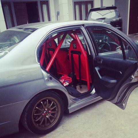 Asekkkkk RT "<a href="/Renalfreeway2/">Renaldo</a>: <a href="/FreewayAutoclub/">FREEWAY RACING TEAM</a> macan merah haahh "