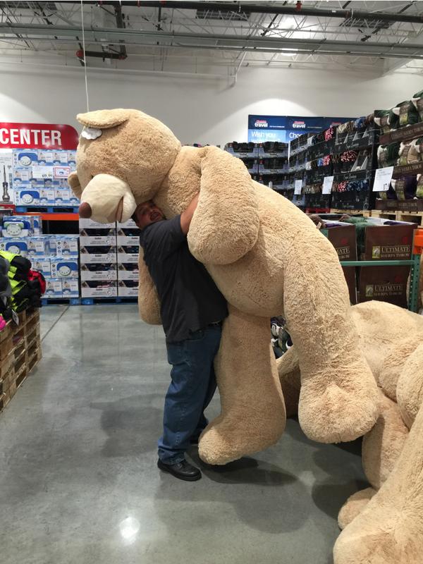 gooberguz's tweet photo. Finally someone bigger than me that I can cuddle with!! #brothersgottohug http://t.co/BnhFJ5dHyq