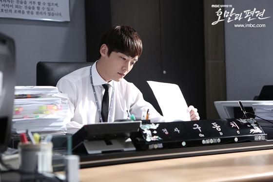 오늘 #두시의데이트 는 배우 최진혁 씨와 함께 합니다. 다음주 월요일 첫방송을 앞둔 드라마 #오만과편견 에서 수석검사 구동치 역을 맡았다고...