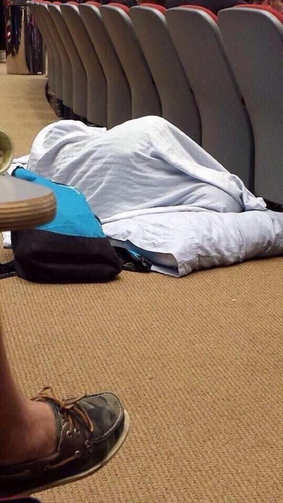 miilkkk's tweet photo. when you wanna sleep but attendance is worth 15% of your final grade http://t.co/7L1Bvu1rwR