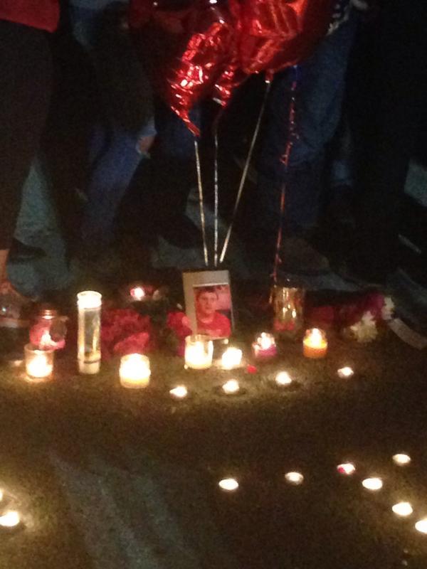 TheNamesMags's tweet photo. Candle light visual tonight was amazing and even though we cant see u we knew u were there with usโค๏ธ #FlyHighCole http://t.co/q9igR9PbxT