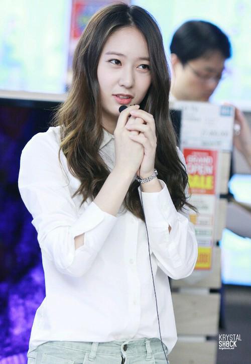 Happy birthday krystal jung wish u all the best. stay pretty  ily  unnie! 