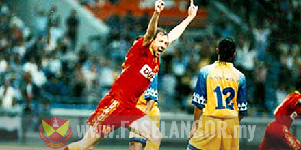 selangorfc's tweet photo. This former #RedGiants striker is now officially on Twitter. Follow him at @BigMitch1962 http://t.co/MPrni8eSjN