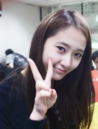 Happy birthday krystal!! Jgn pingsan2 lagi saengil chukhahamnida buat Krystal Jung ^^sukses selalu MR/ 