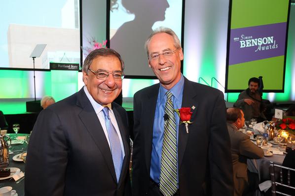 Portland_Pages's tweet image. Former CIA Director, Leon E. Panetta takes the stage @ the @Portland_State #SimonBenson14 awards