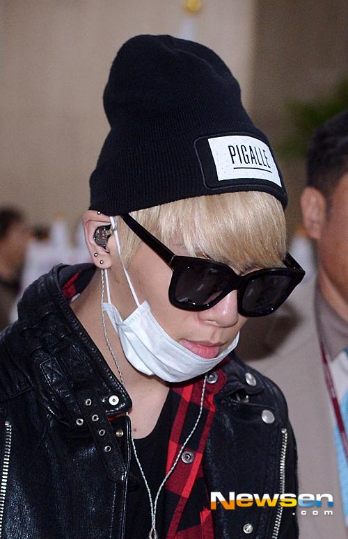 141024 Jonghyun @ Rumbo a Corea {Haneda-Gimpo} B0rmncwCIAAFYsu