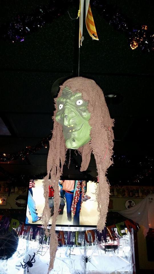 VinnysBackyard's tweet photo. Vinnys is all decorated for Halloween! http://t.co/1bhP3x1KQ6
