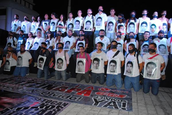 lajornadaonline's tweet photo. Reclaman estudiantes de #Nayarit la aparición con vida de #normalistas de #Ayotzinapa  

http://t.co/SRzoQVRLgQ http://t.co/n6mjThwprL